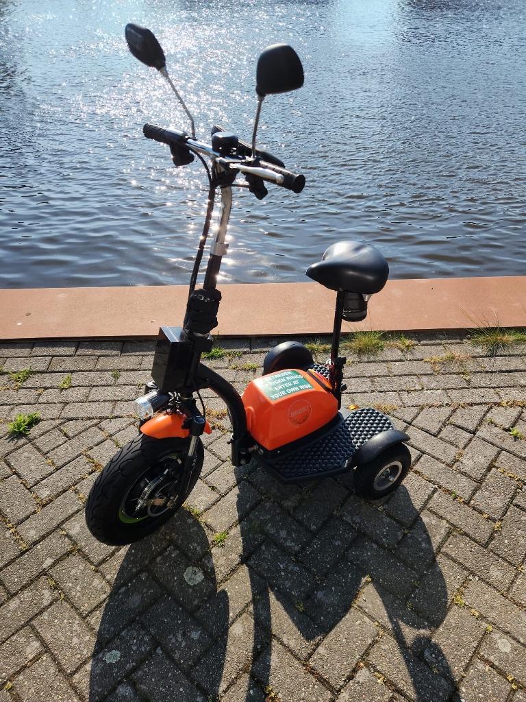 Briski scooter / scootmobiel (rijbewijs vrij), Maximaal 45 km/u, Elektrisch, Zo goed als nieuw, Briski