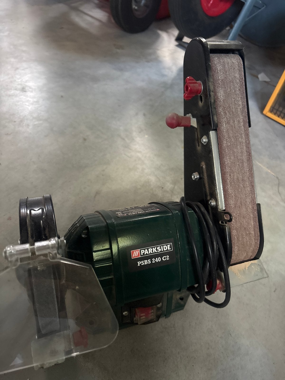 Parkside PSBS 240 C2 Bankslijpmachine met bandschuurder, Ophalen, Gebruikt, Minder dan 700 watt, Werkbankslijpmachine