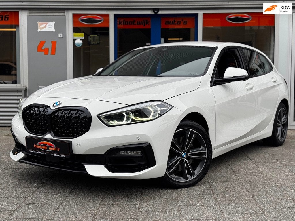 BMW 1-serie 118i Sportline Automaat CarPlay LED Dealer Onder, Auto's, BMW, Bedrijf, Te koop, 1-Serie, ABS, Airbags, Airconditioning