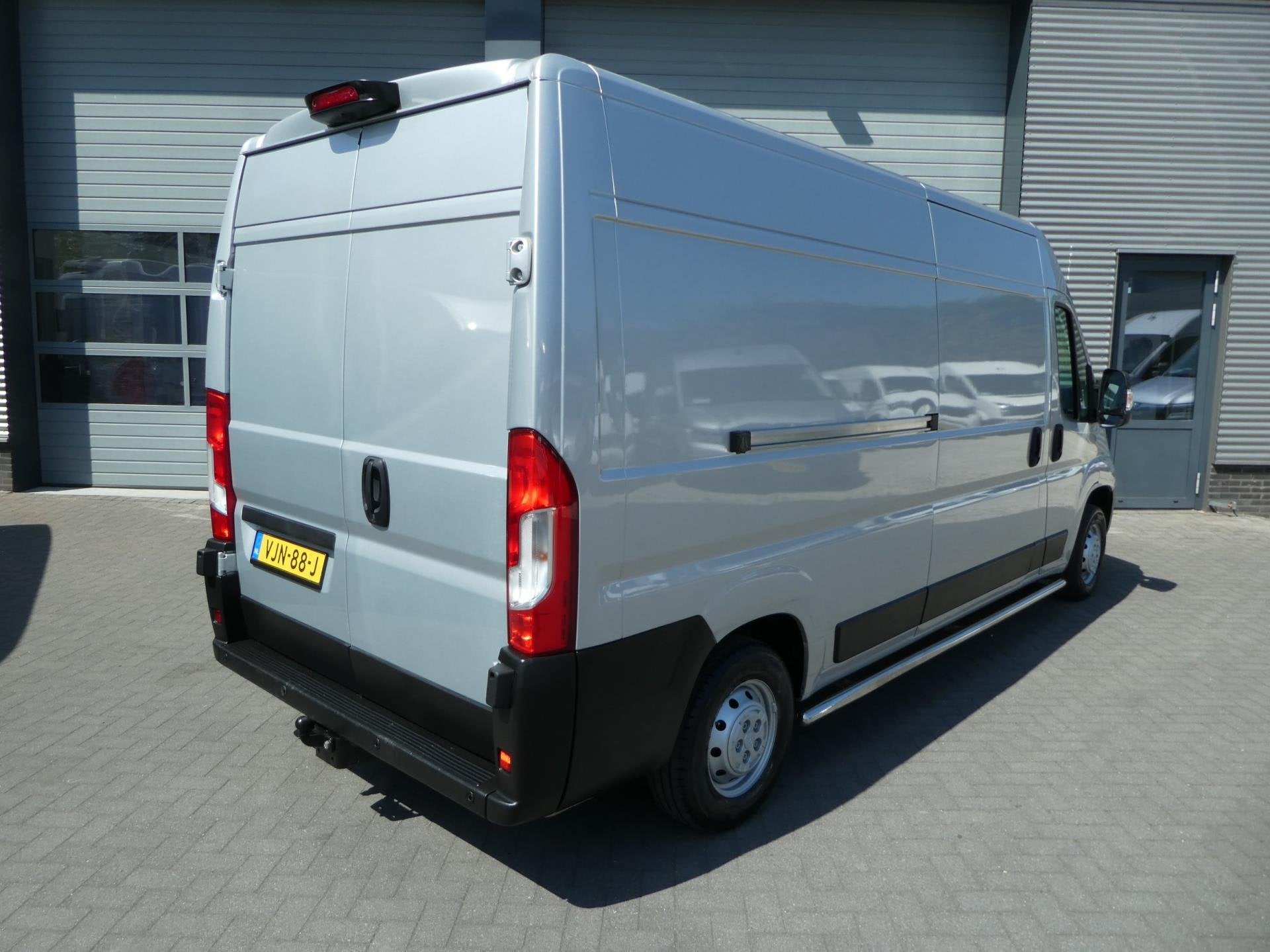 Citroen Jumper 33 2.2 BlueHDi 140 L3H2 airco camera navigati, Auto's, Voorwielaandrijving, Gebruikt, Euro 6, 4 cilinders