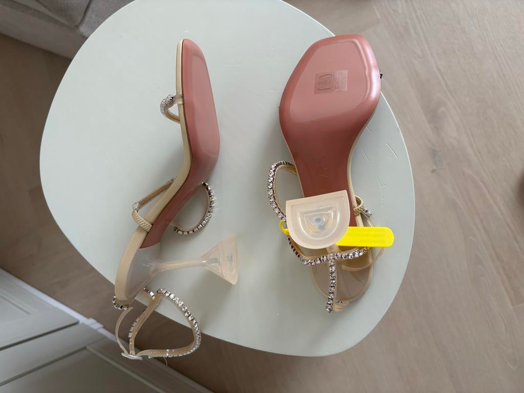 Amina Muaddi Hakken met Kristallen Bandjes, Kleding | Dames, Schoenen, Beige, Nieuw, Sandalen of Muiltjes, Ophalen of Verzenden