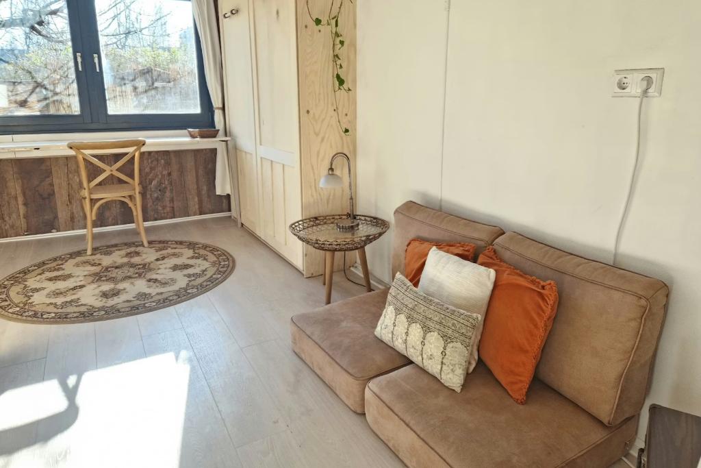 Knus huis te huur, Dordrecht, per 1 juli, voor 6 maanden, 50 m² of meer, Rotterdam