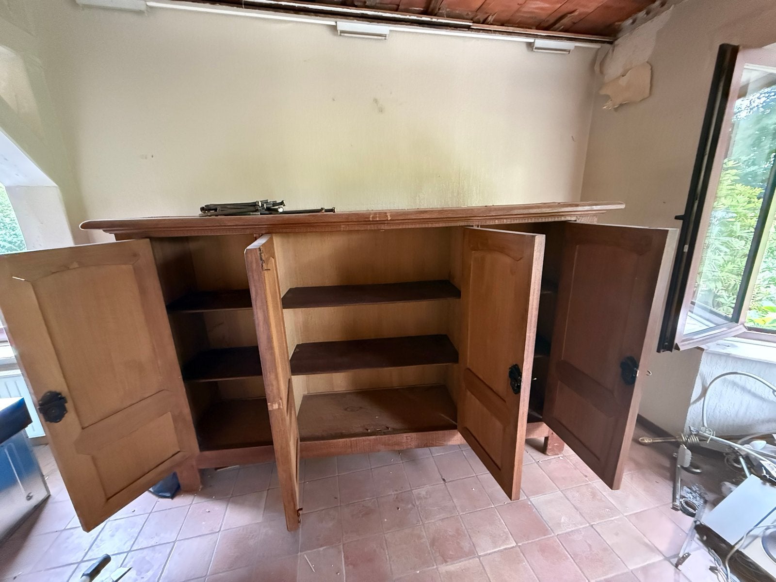 Massief houten dressoir met 4 deuren, Ophalen