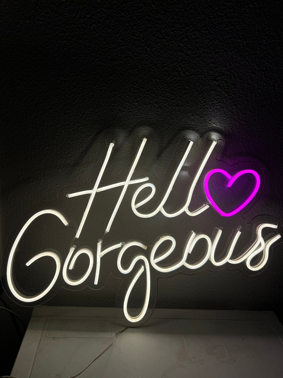 Neon LED-bord 'Hello Gorgeous' met hartje, Met verlichting, Meerkleurig, Decoratieobject, Ophalen of Verzenden