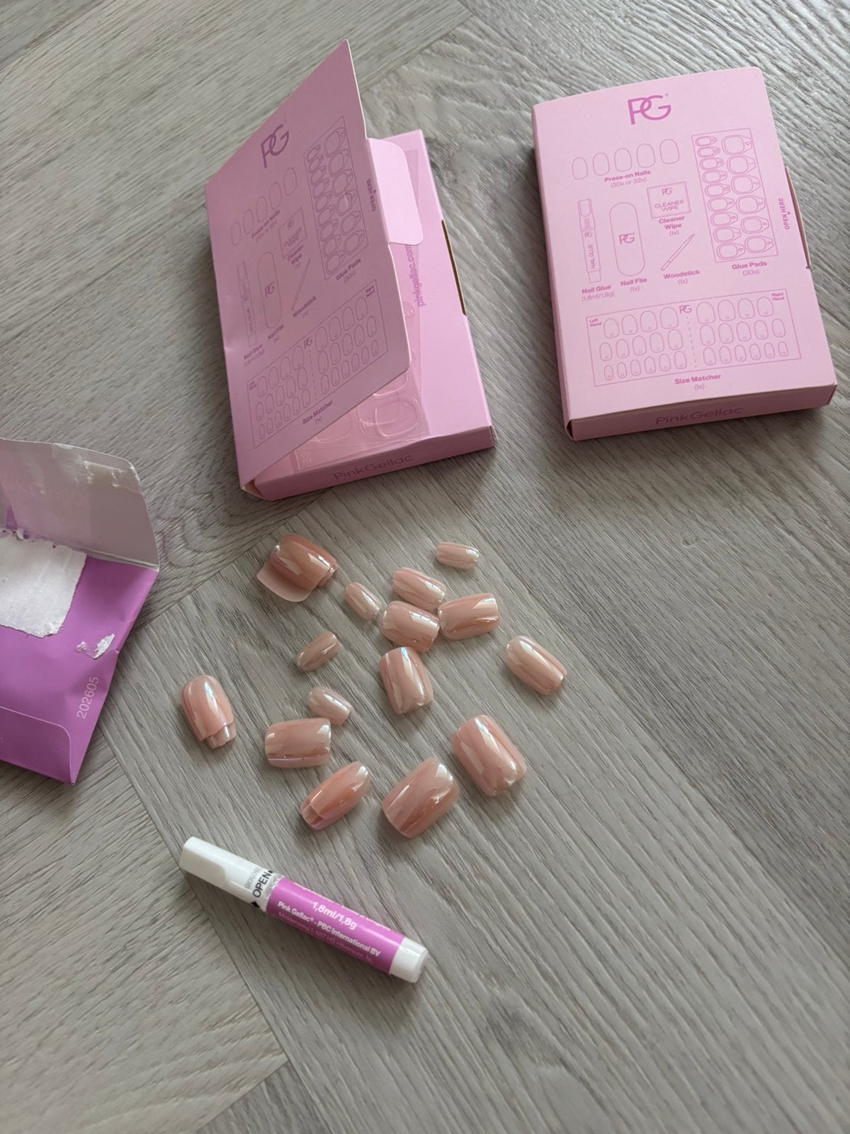 NIEUW: Pink Gellac press on nails, Nieuw, Ophalen of Verzenden, Toebehoren, Handen en Nagels