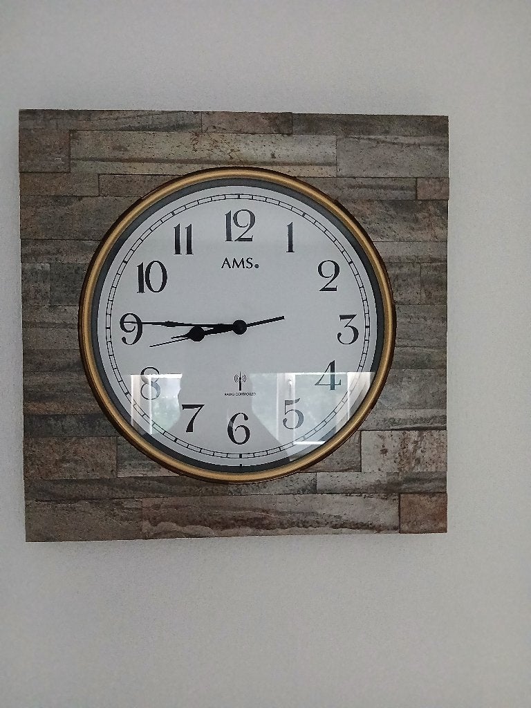 AMS  Radio Controlled Wandklok, Ophalen, Zo goed als nieuw, Digitaal, Wandklok