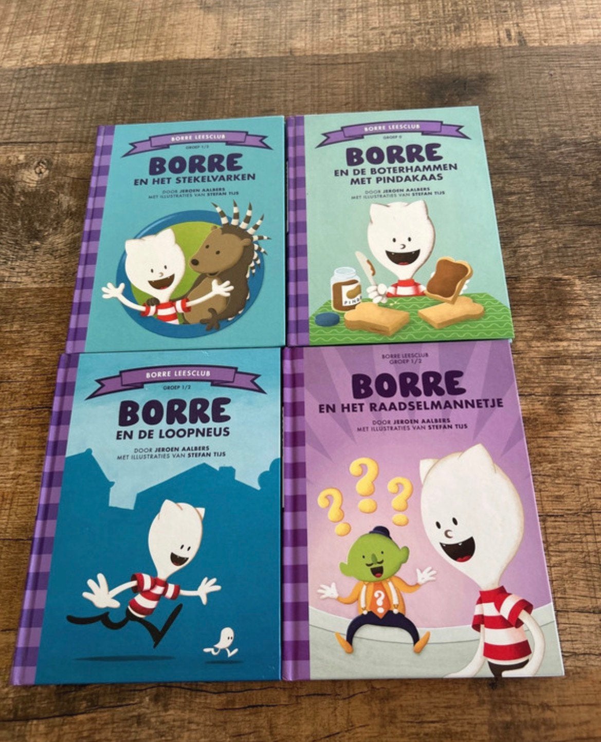 4 borre boekjes in hele goede staat!, Fictie algemeen, Jongen of Meisje, Ophalen of Verzenden, Zo goed als nieuw