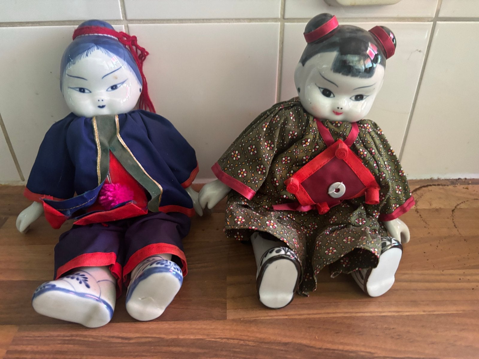 Set van 2 Chinese poppen in traditionele kleding, Ophalen of Verzenden, Gebruikt, Pop