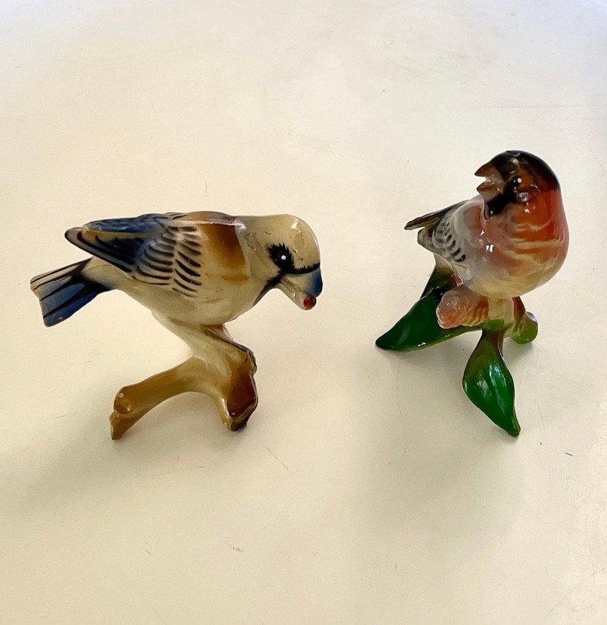 Twee kleine porseleinen vogelbeeldjes, Ophalen of Verzenden