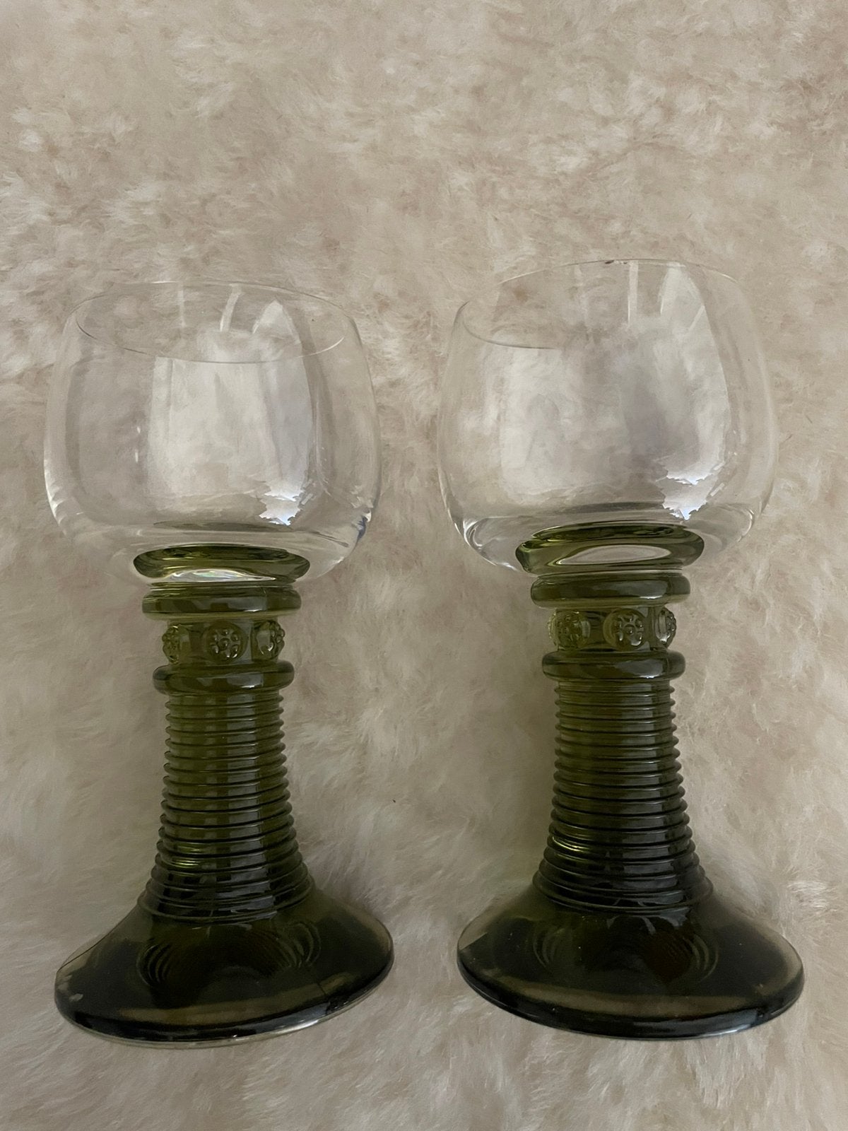 2 roemer römer glasen glas wijnglas wijnglazen groene voet, Antiek en Kunst, Antiek | Glas en Kristal, Ophalen of Verzenden