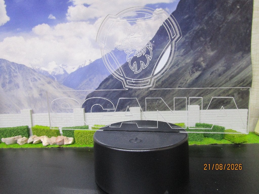 nieuw logo scania met verlichtin op stroom of batery