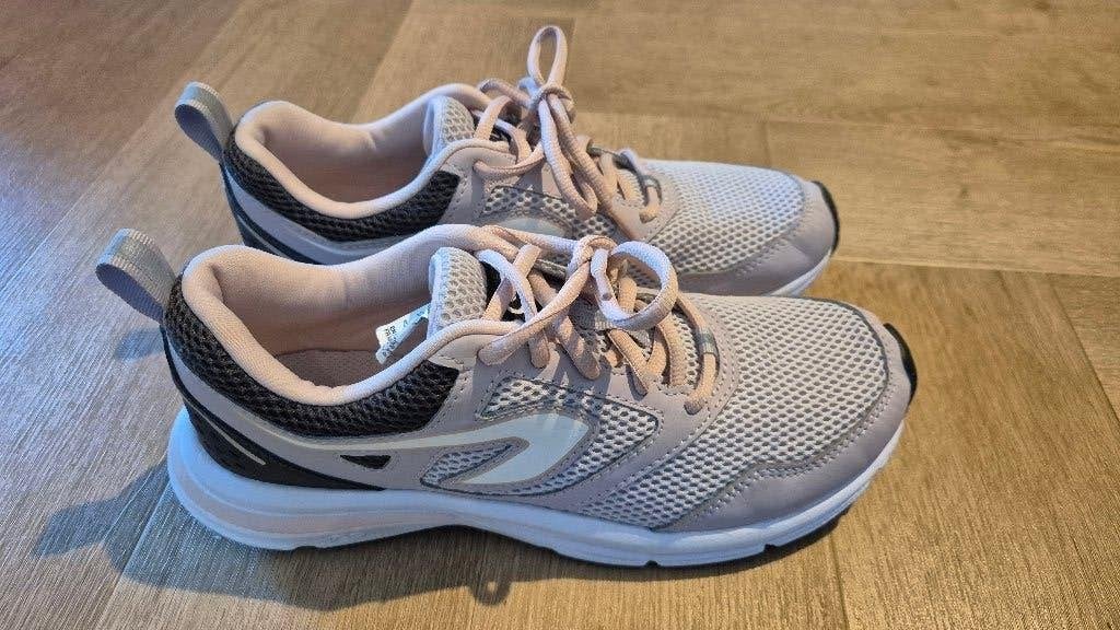 Dames sneakers Kalenji, maat 38, zo goed als nieuw, Kalenji, Ophalen of Verzenden, Grijs, Sneakers of Gympen
