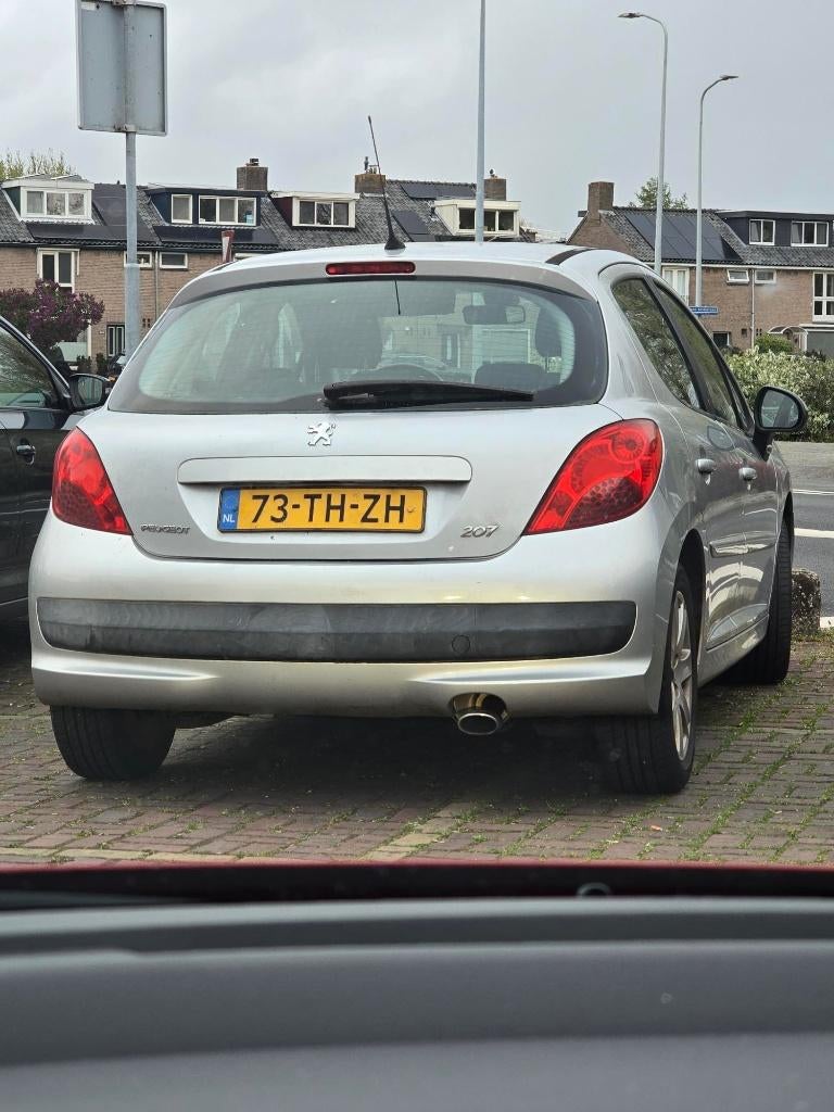 Peugeot 207 1.6 16V 4DRS  jr. 2006  apk 22 april 27 . euro 4, Auto's, Voorwielaandrijving, 1300 kg, Zwart, 4 cilinders