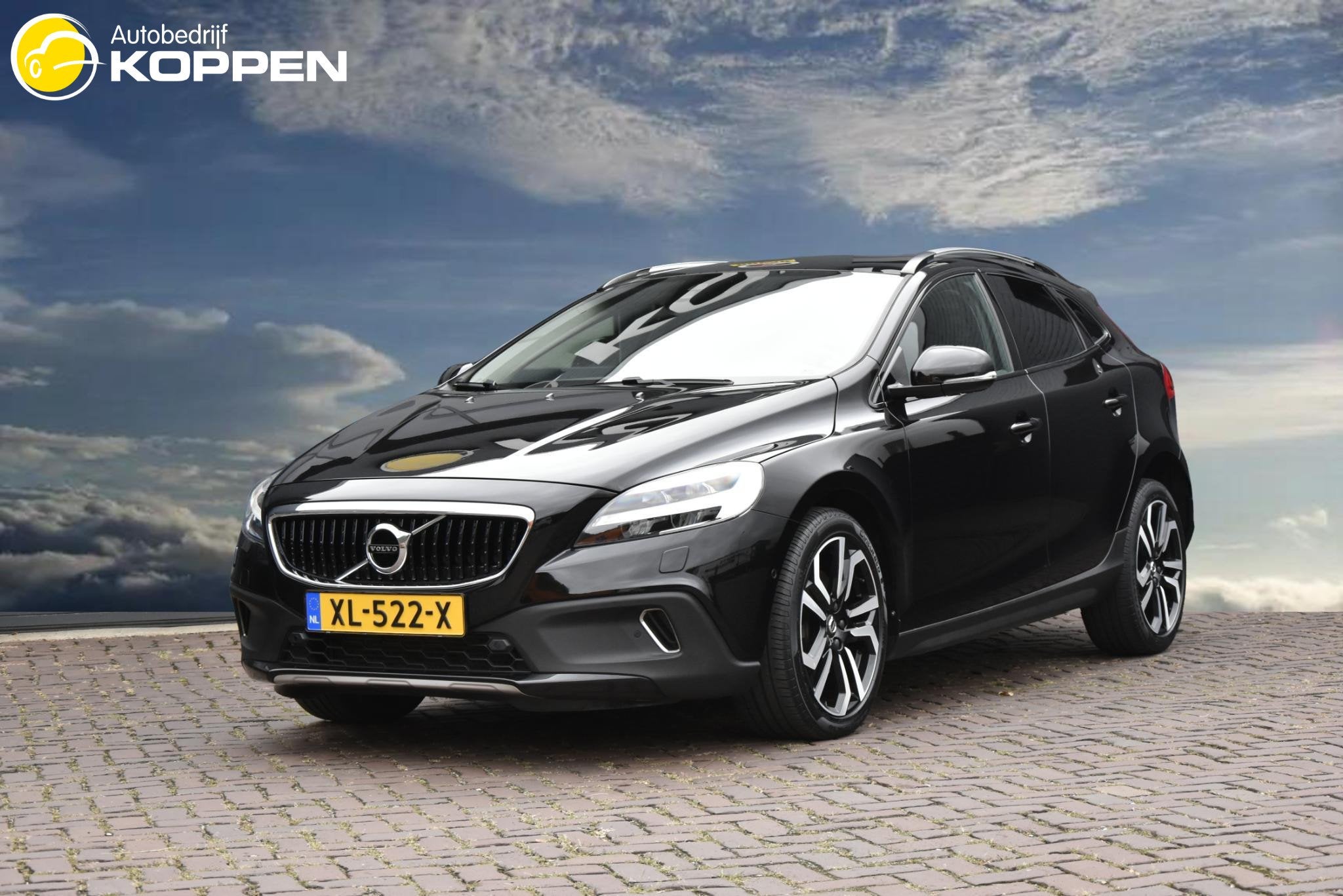Volvo V40 Cross Country 1.5 T3 Polar+ Luxury, Auto's, 12 maanden, 4 cilinders, Zwart, 152 pk