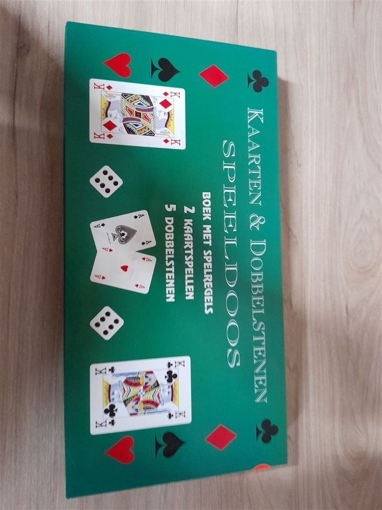 kaarten en dobbelsteen spellen - s4805