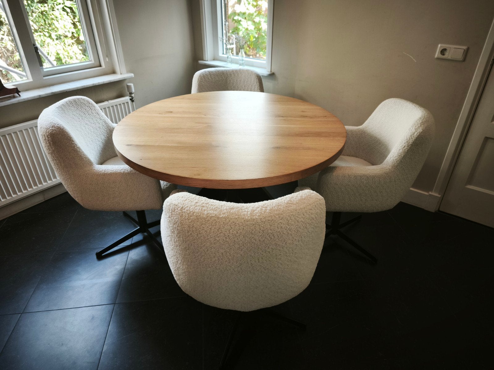 Ronde eettafel 120cm massief eiken, Huis en Inrichting, Ophalen of Verzenden, Zo goed als nieuw, Vier personen, 100 tot 150 cm