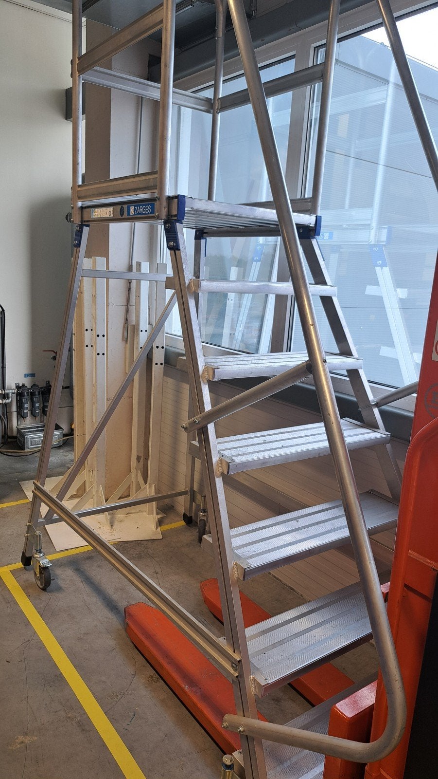 ZARGES Professionele Werkplatform Trap - 2.70m Hoogte, Doe-het-zelf en Verbouw, Ladders en Trappen, Ophalen