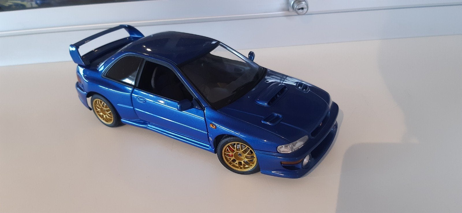 subaru impreza 22b autoart 1:18, Ophalen of Verzenden, Zo goed als nieuw, Autoart