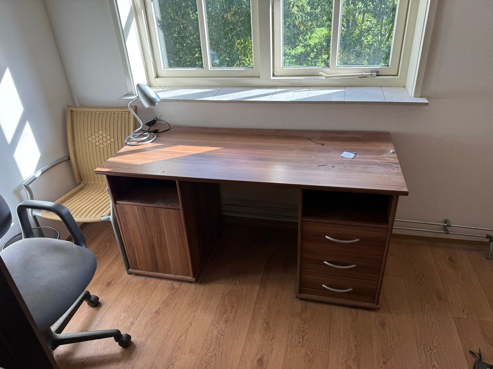 Praktisch bureau met opbergruimte, Huis en Inrichting, Gebruikt, Met lades, Spaanplaat of MDF, Bruin