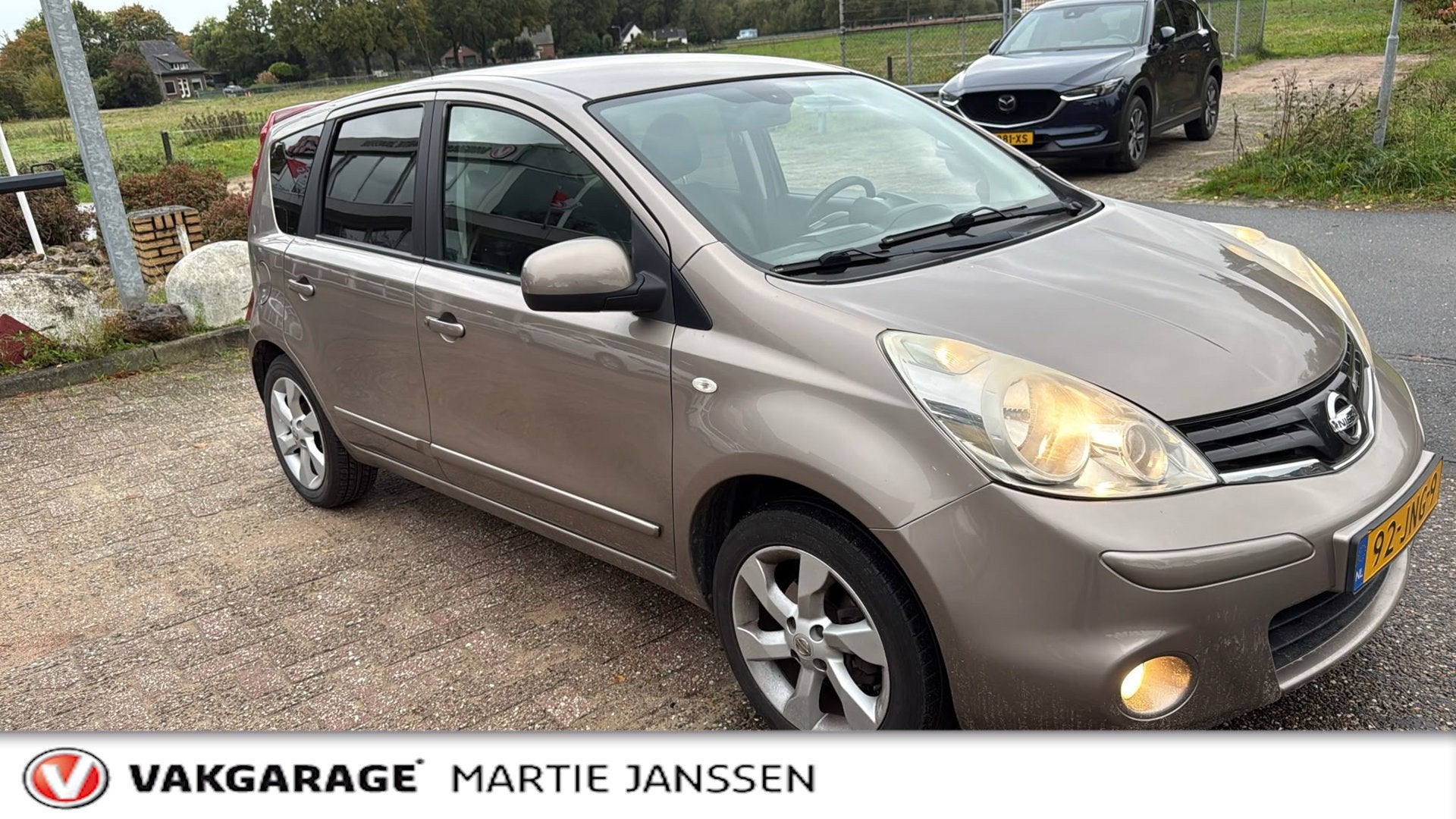 Nissan Note 1.6 Tekna Airco / PDC / Trekhaak / Automaat, Auto's, 15 km/l, Gebruikt, 4 cilinders, Bruin