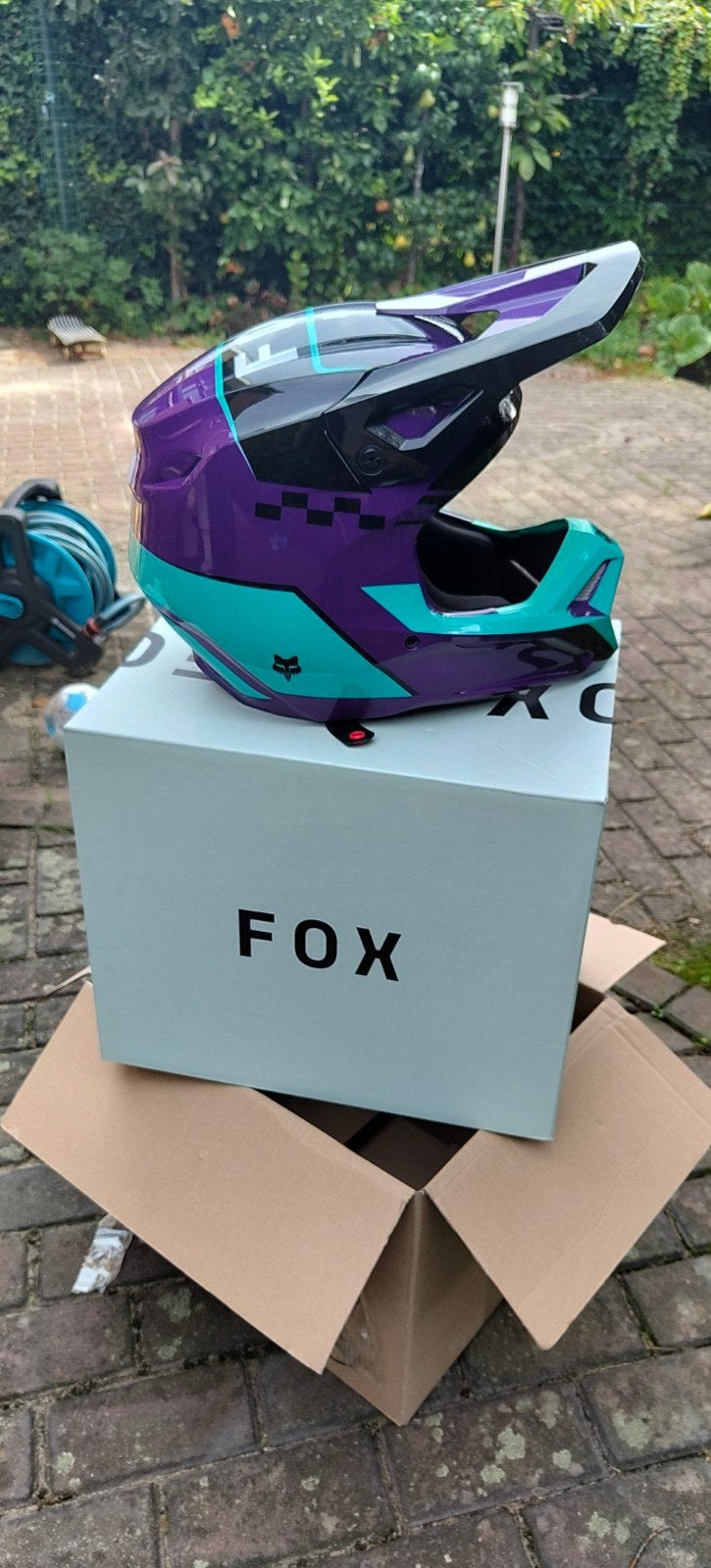 Nieuwe Fox V1 Collect Grape motorhelm - XL bon en garanti, Motoren, Overige merken, XL, Ophalen of Verzenden, Nieuw zonder kaartje