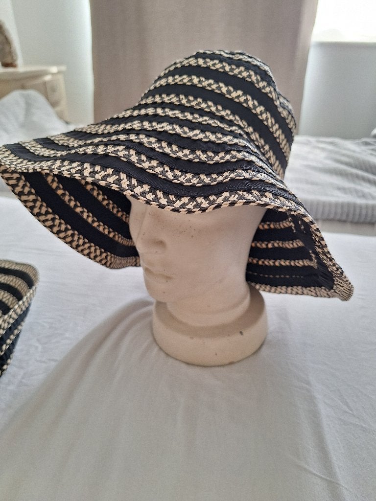 2 Hoeden, Kleding | Dames, Hoeden en Petten, Hoed, Ophalen of Verzenden, Zo goed als nieuw, H&M