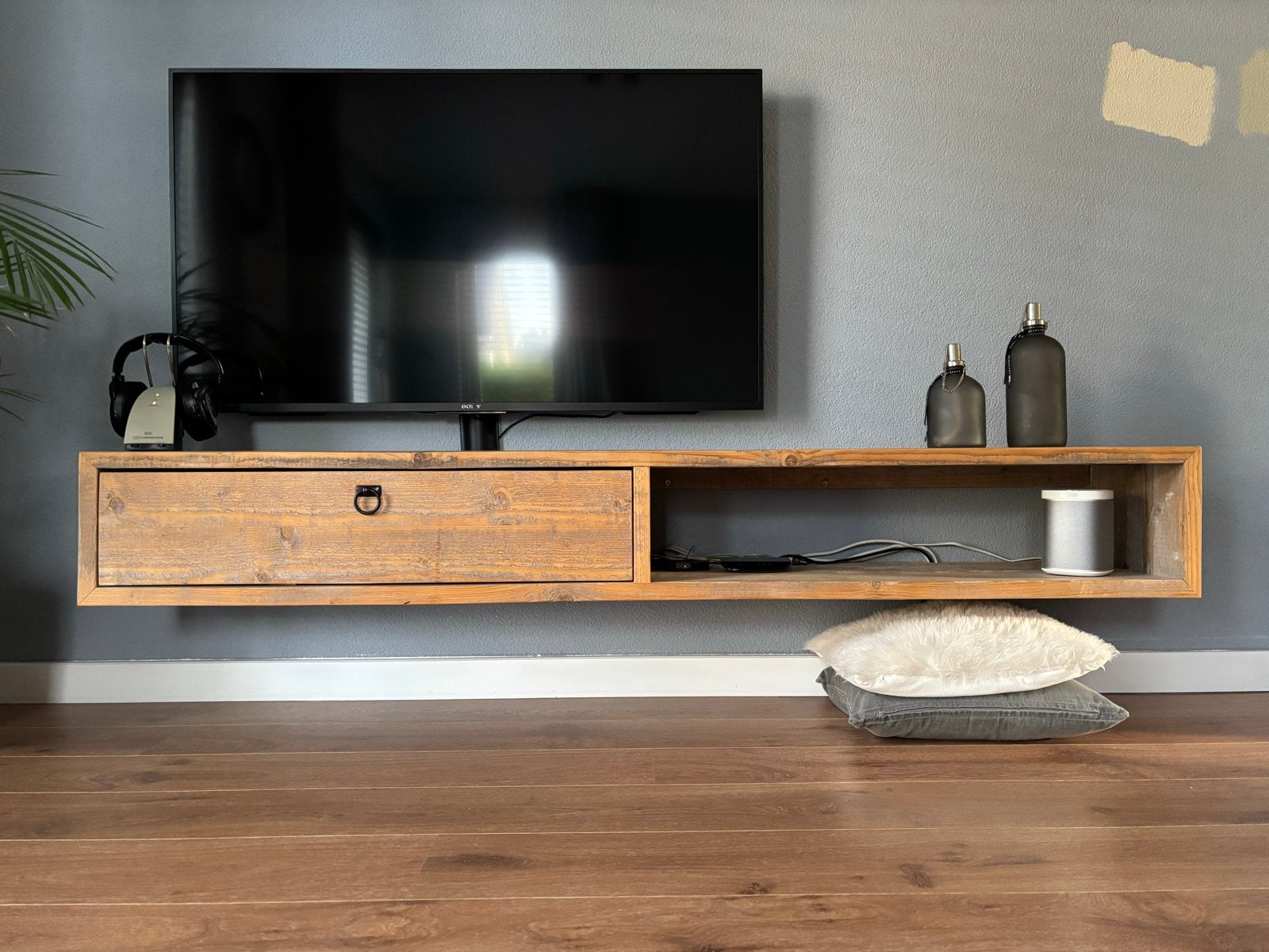 Zwevend TV-meubel van steigerhout, Ophalen, Gebruikt, 100 tot 150 cm, Minder dan 100 cm