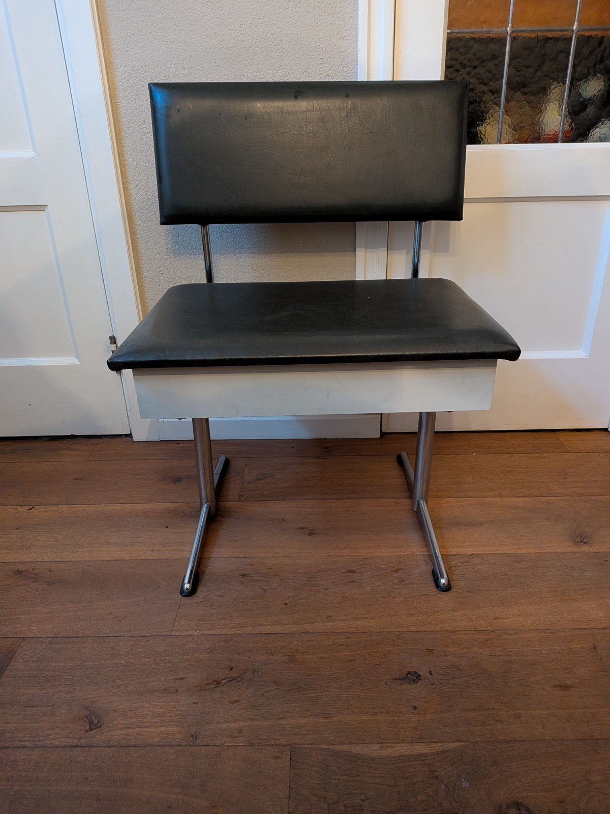 Vintage buisframe bankje met opbergruimte – Jaren 70
Beschri, Huis en Inrichting, Ophalen, Gebruikt, Eén