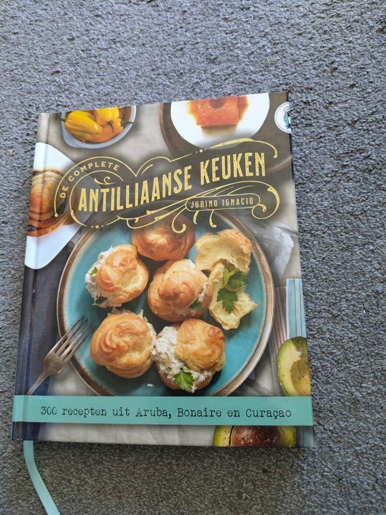 De Complete Antilliaanse Keuken - Jurino Ignacio, Hoofdgerechten, Jurino Ignacio, Ophalen of Verzenden, Zo goed als nieuw