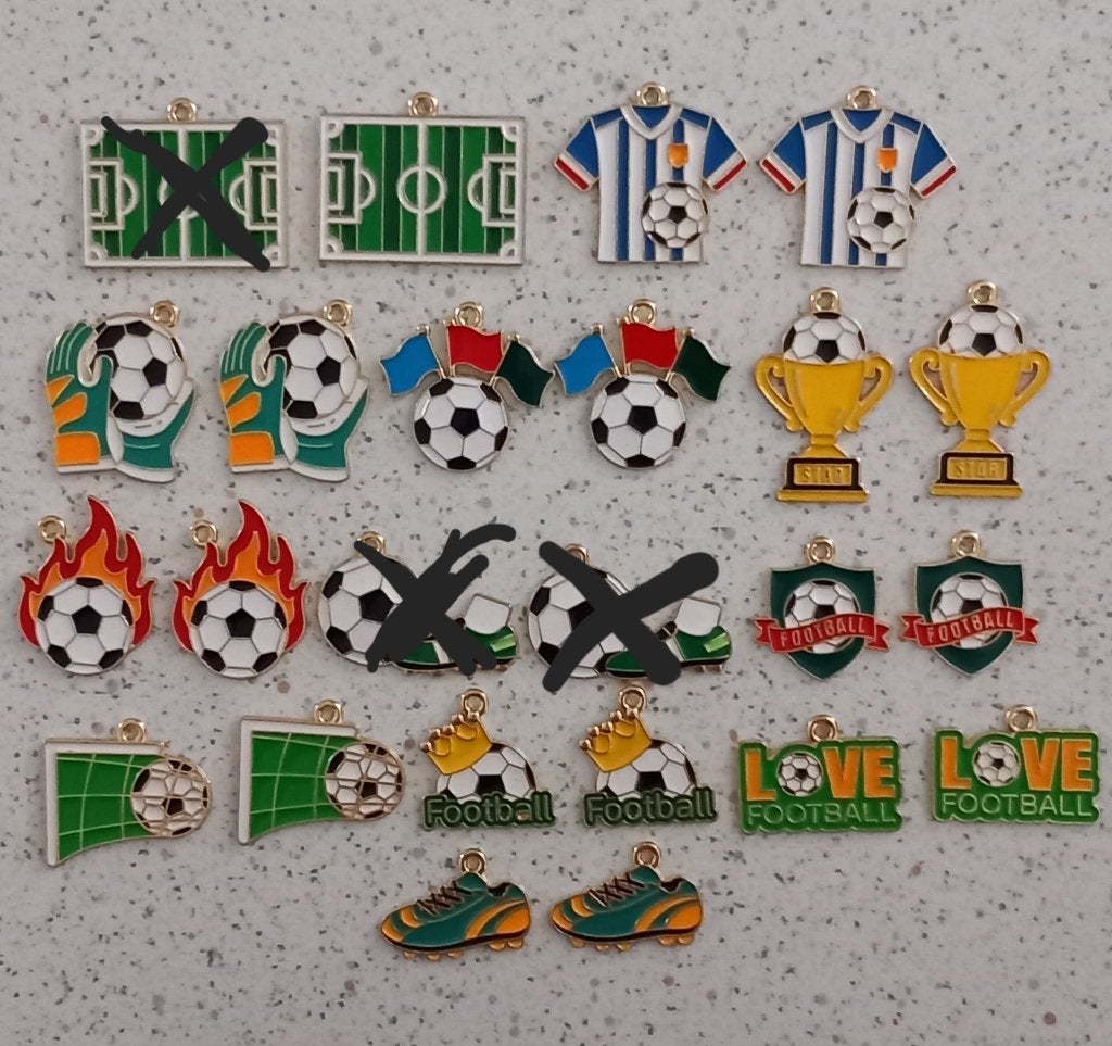 Voetbal (1) verschillende metalen bedels, Ophalen of Verzenden, Nieuw, Bedel