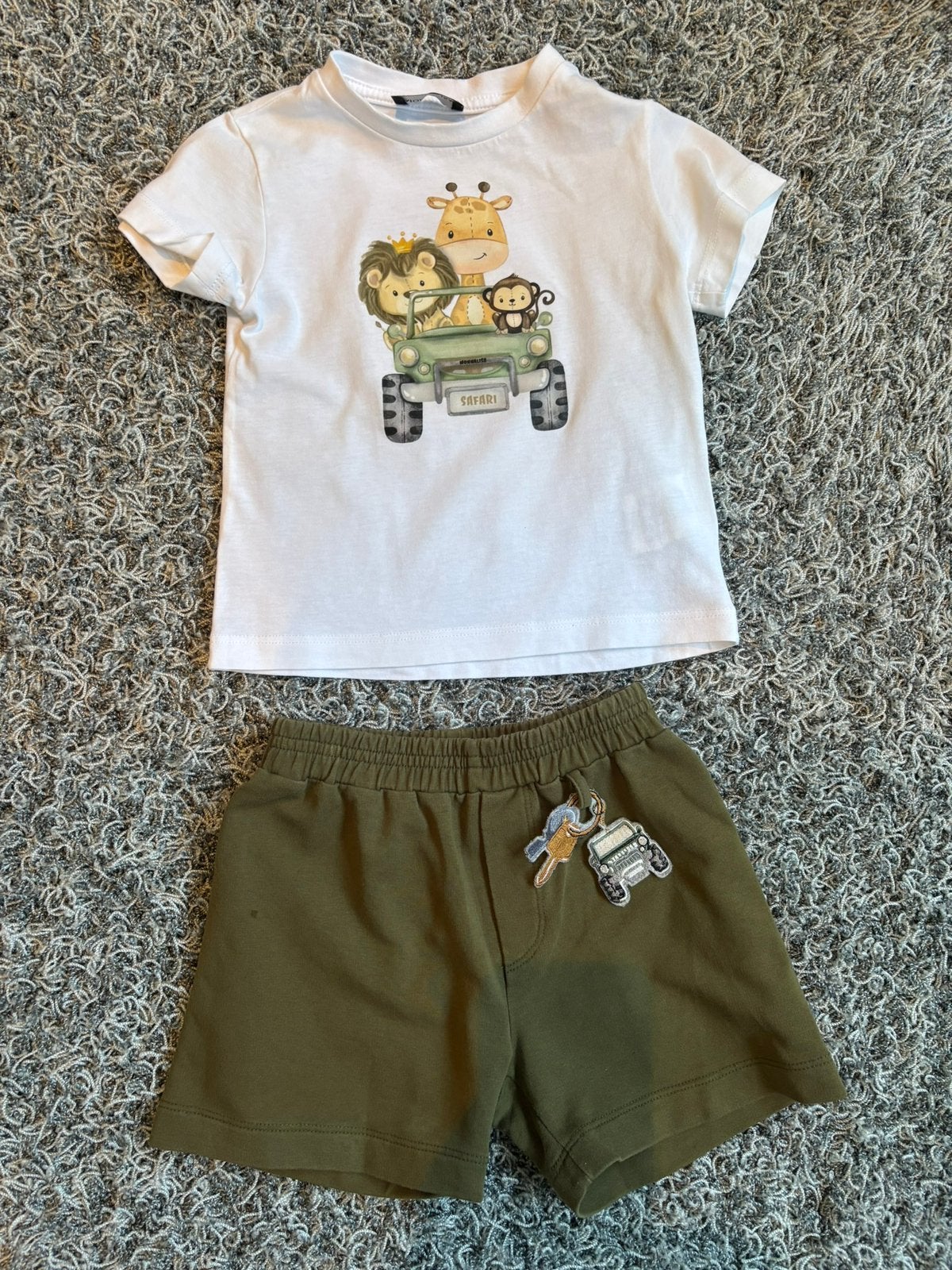 Monnalisa broek met bijpassend shirt 24 maanden, Ophalen of Verzenden, Zo goed als nieuw, Jongen, Setje