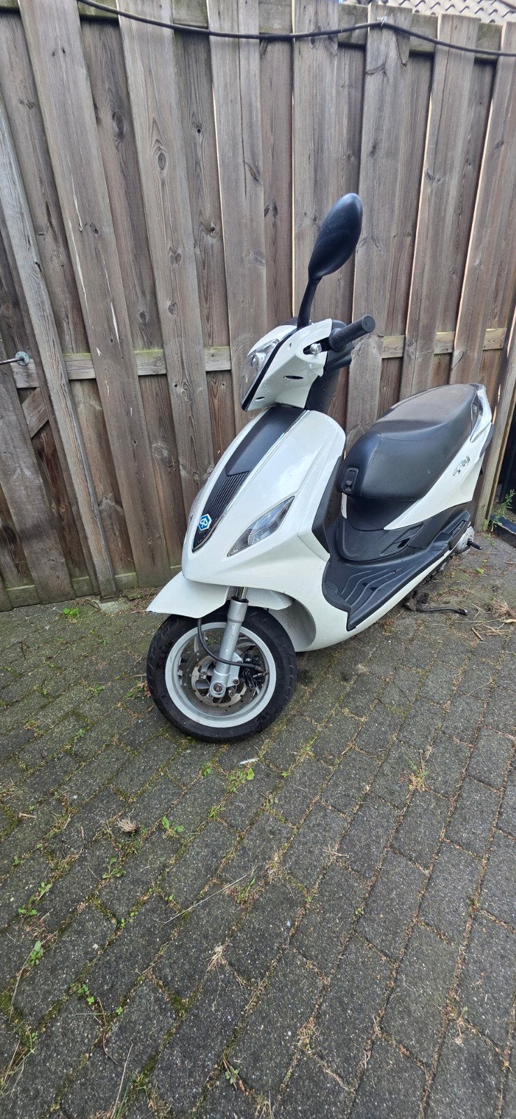 Piaggio Fly 80cc – Jamarcol uitlaat – Gele plaat – Rijdt goe, Fietsen en Brommers, Scooters | Piaggio, Ophalen, Gebruikt, Benzine