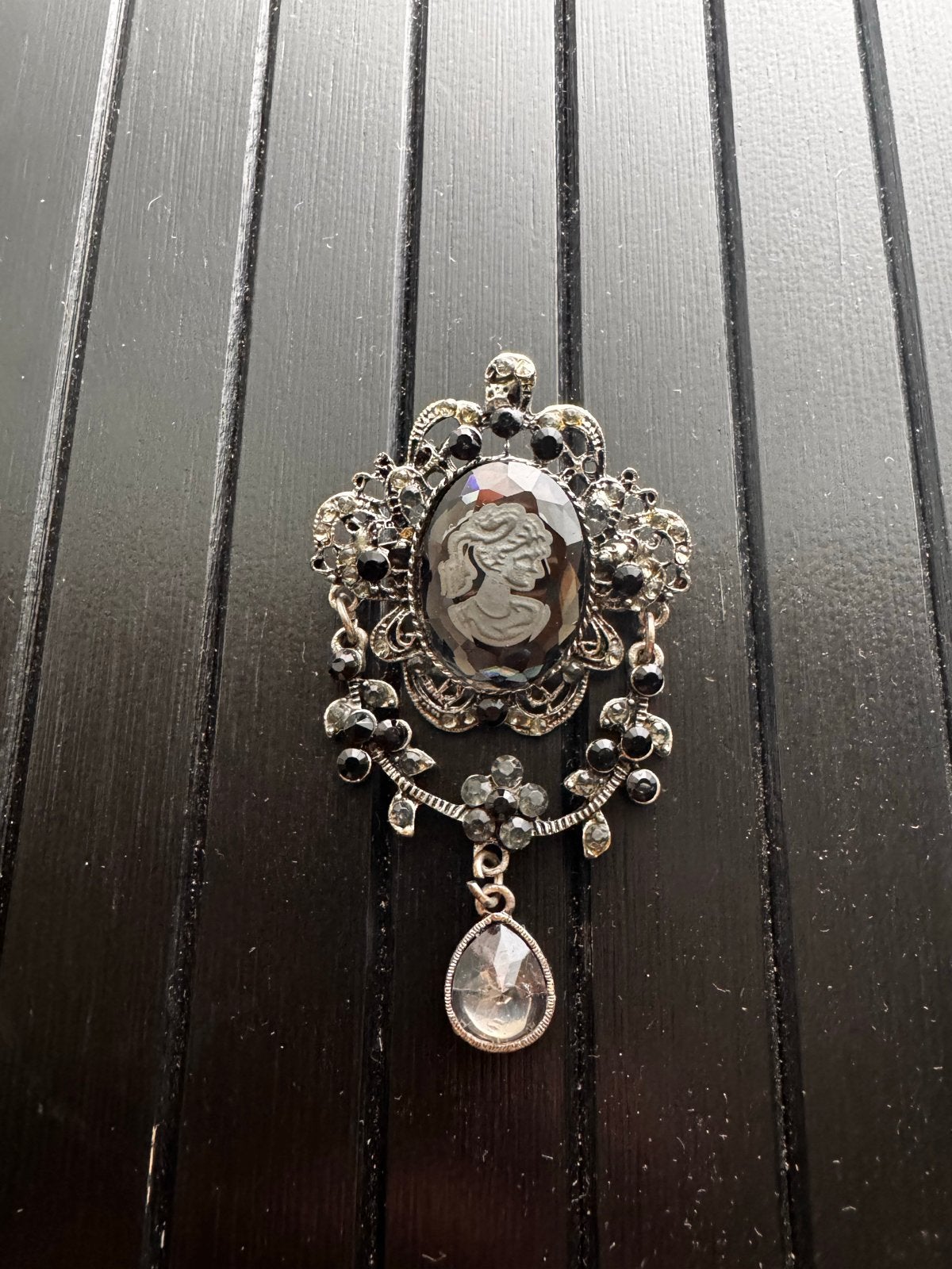 Vintage Camee Broche - Zwart/Zilver, Sieraden, Tassen en Uiterlijk, Broches, Met kristal, Overige materialen, 4 tot 7 cm, Gebruikt