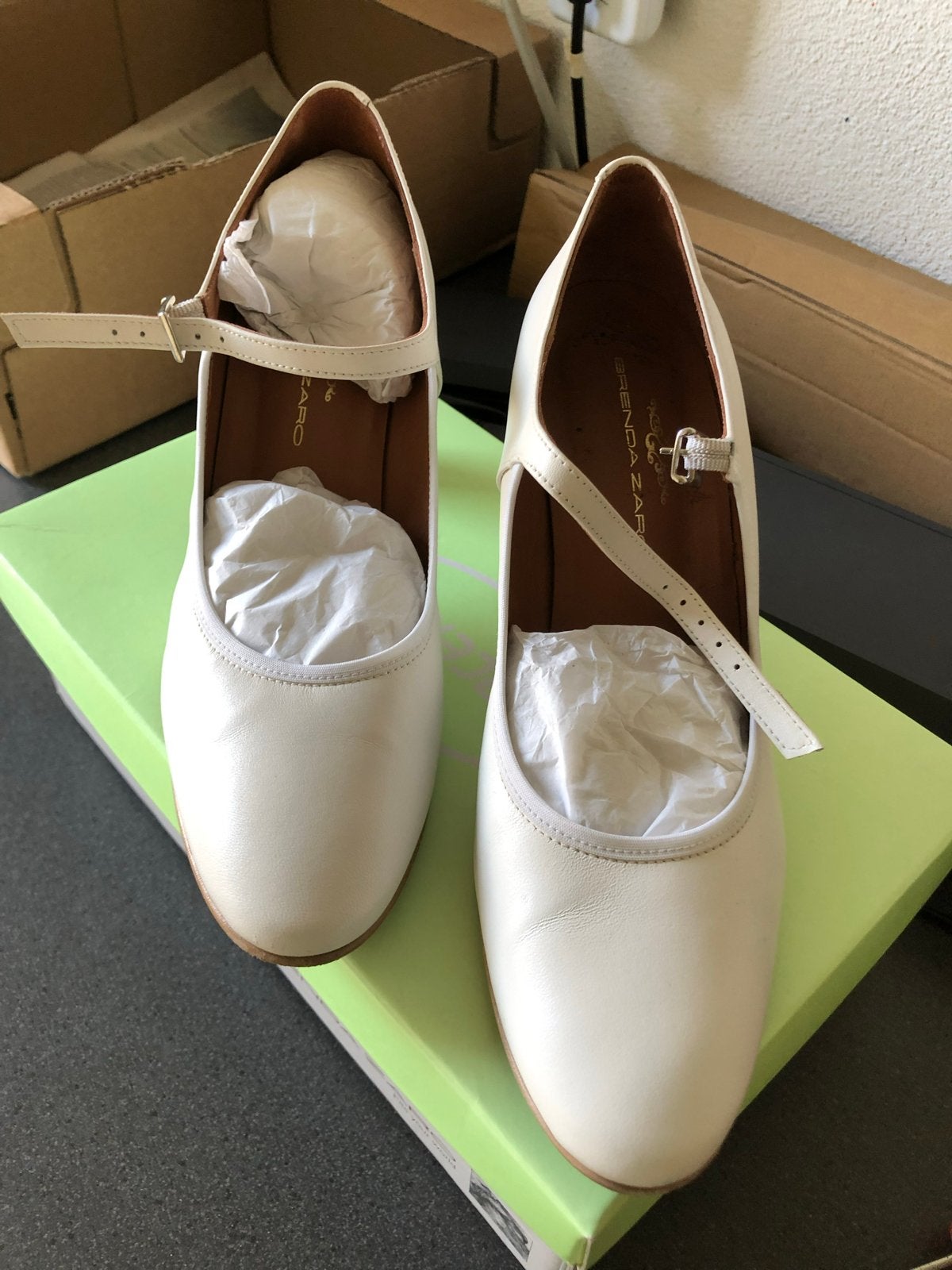 Offwhite Trouwschoenen Maat 40 - Zo goed als nieuw, Ophalen of Verzenden, Zo goed als nieuw, Wit, Schoenen