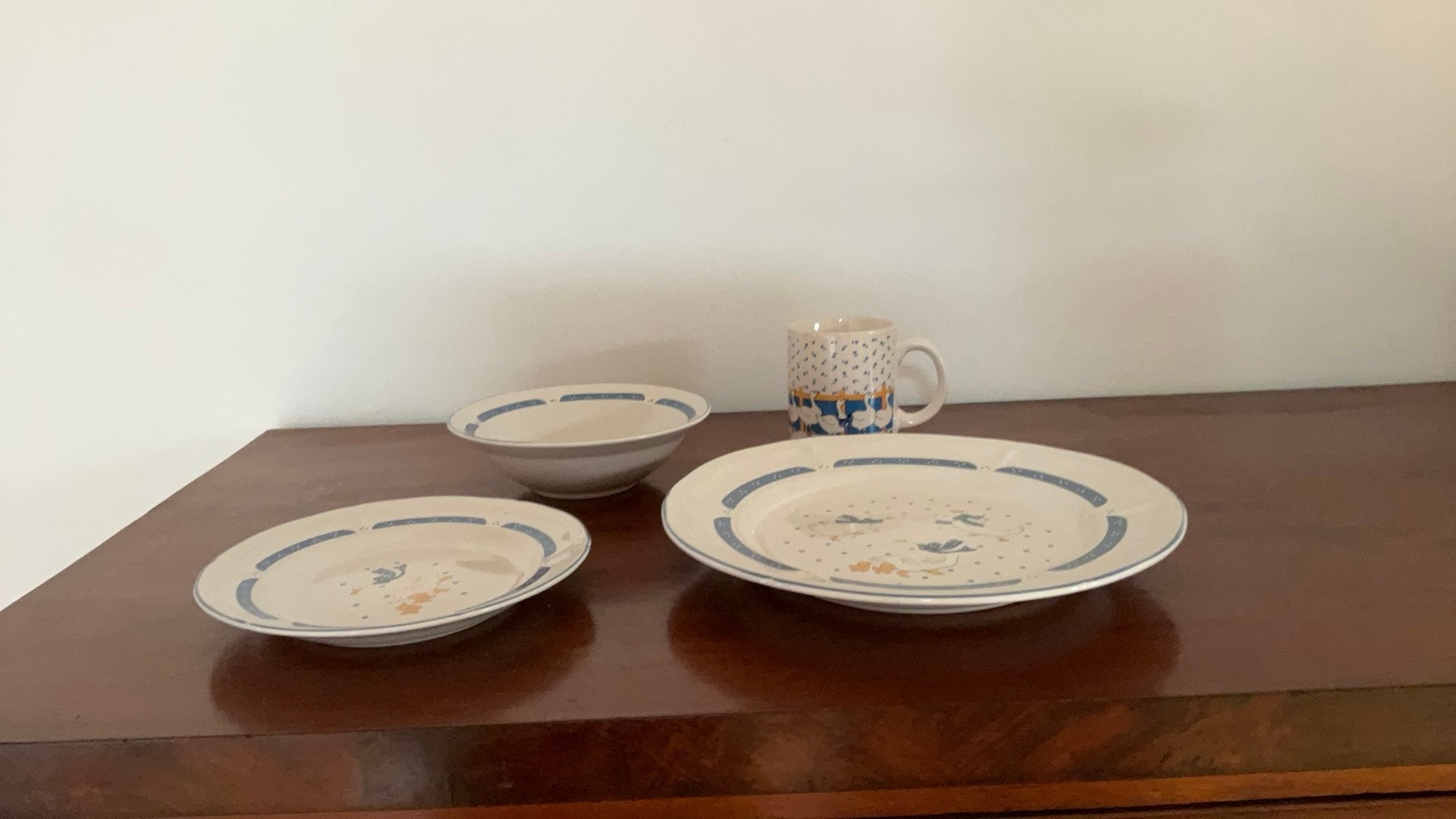4 persoons servies met eend, Ophalen, Zo goed als nieuw, Bord(en), Overige stijlen