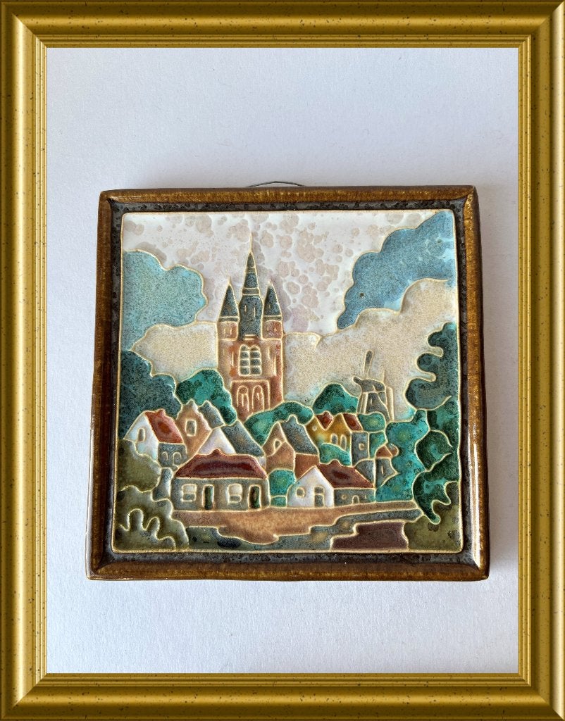 Porceleyne Fles Delft cloisonné tegel: Oude Kerk met molen, Antiek en Kunst, Ophalen of Verzenden