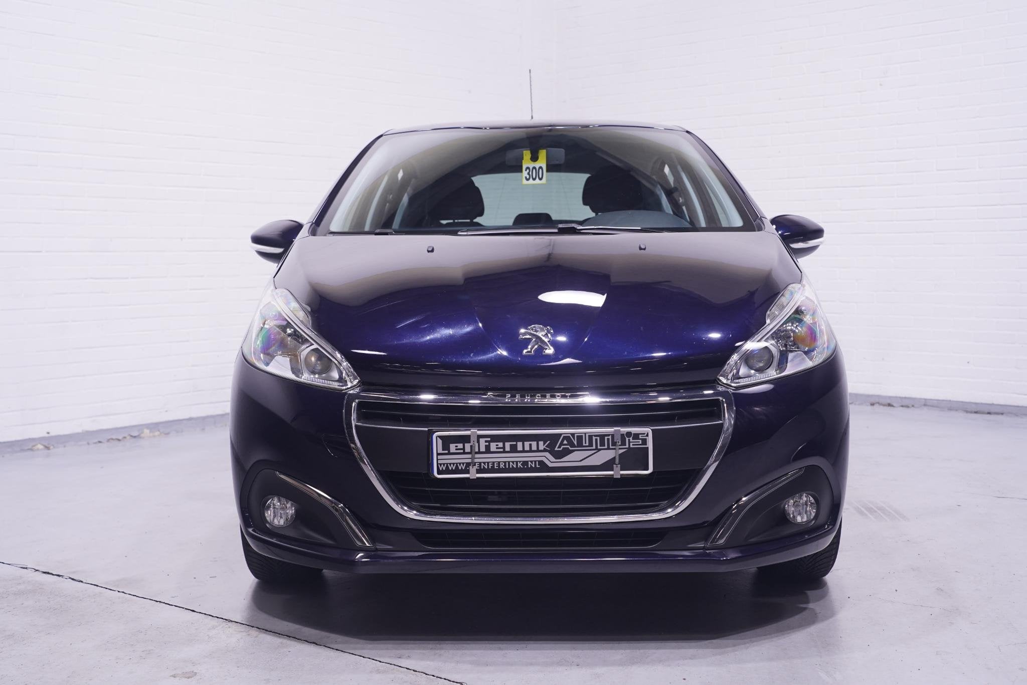 Peugeot 208 1.2 PureTech Blue Lion Airco navigatie NAP stuur, Auto's, Stof, Gebruikt, 1199 cc, 23 km/l