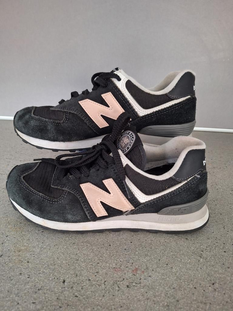 New Balance sneaker zwart/antraciet  met roze logo maat 38, Ophalen of Verzenden, Zo goed als nieuw, Zwart, Sneakers of Gympen