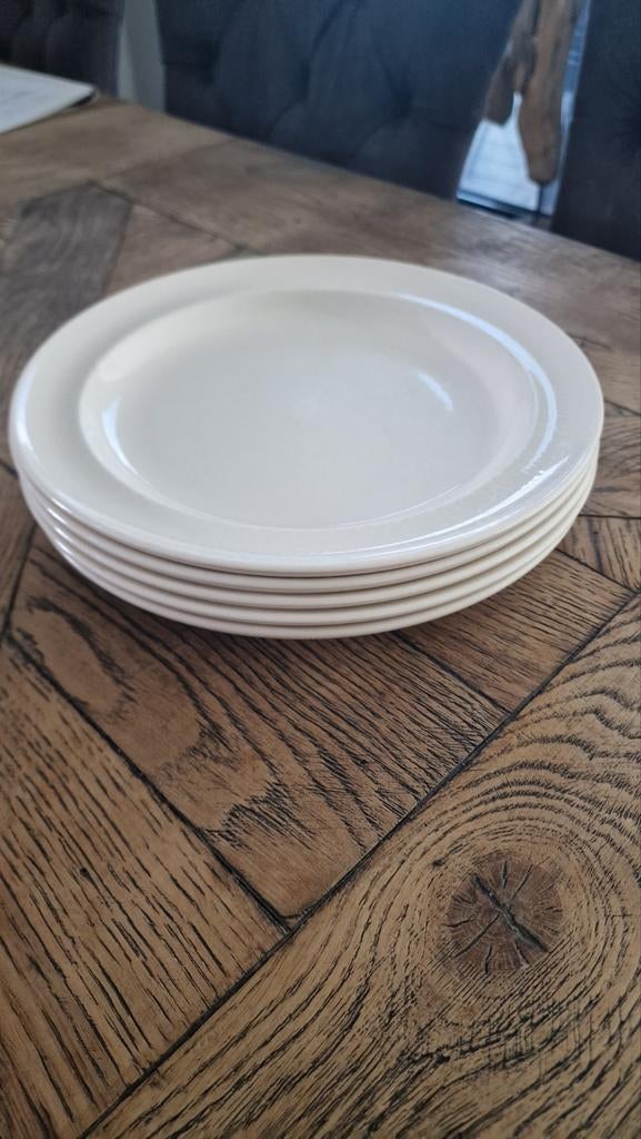 TRADITIONAL  Plain ontbijtborden en diepe borden 23 cm, Huis en Inrichting, Ophalen of Verzenden, Zo goed als nieuw, Bord(en)