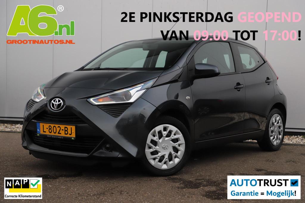 Toyota Aygo 1.0 VVT-i x-play Automaat Carplay Android/Naviga, Stof, Gebruikt, Euro 6, Met garantie (alle)