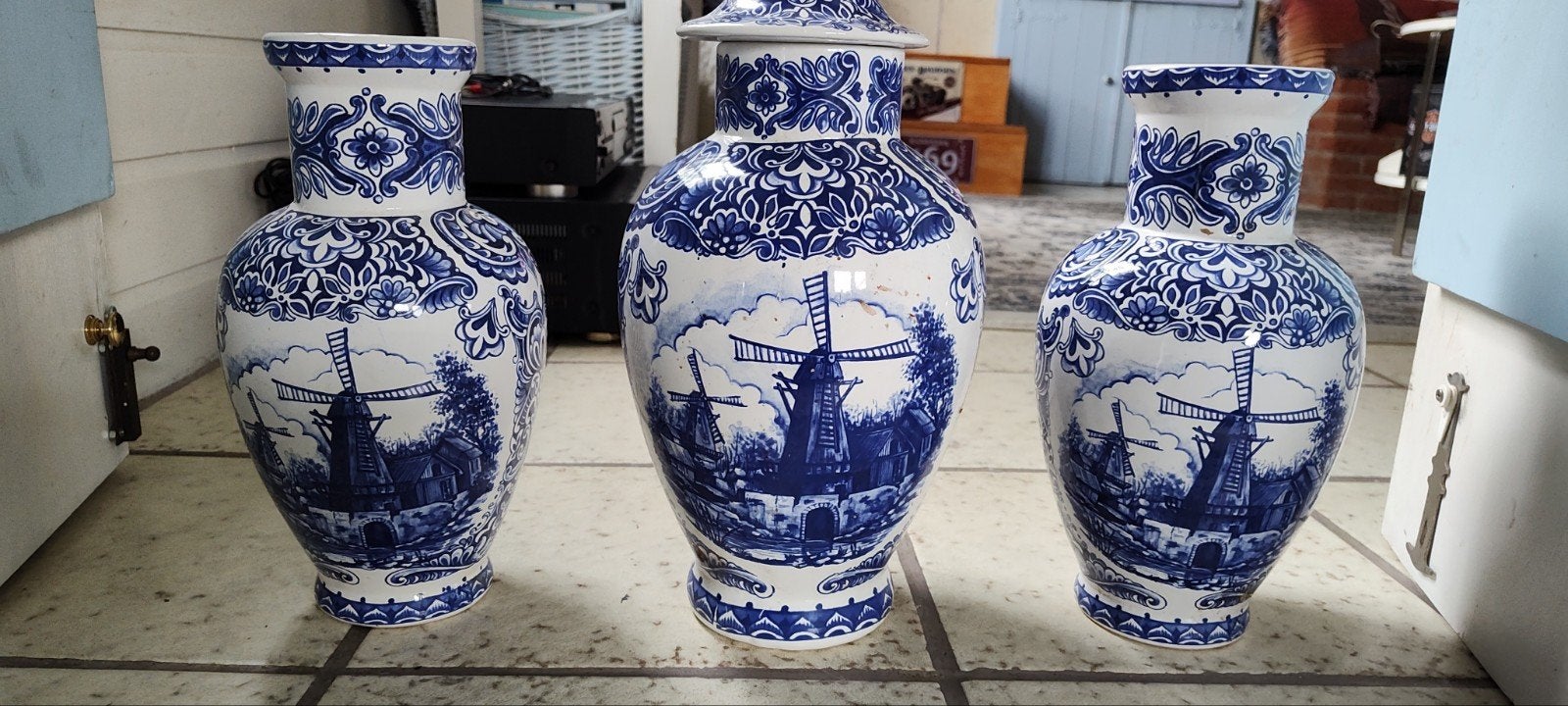 Set van 3 Delfts Blauwe Vazen met Molenlandschap, Antiek en Kunst, Antiek | Vazen, Ophalen of Verzenden