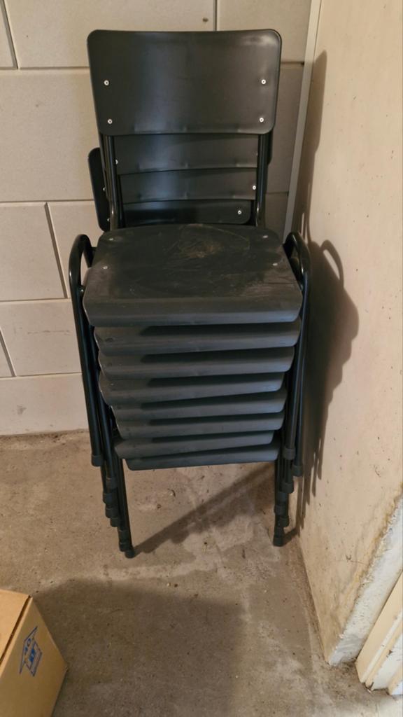 Stoelen stapelbaar grijs 8 stuks., Huis en Inrichting, Stoelen, Ophalen, Gebruikt, Grijs, Vijf, Zes of meer stoelen