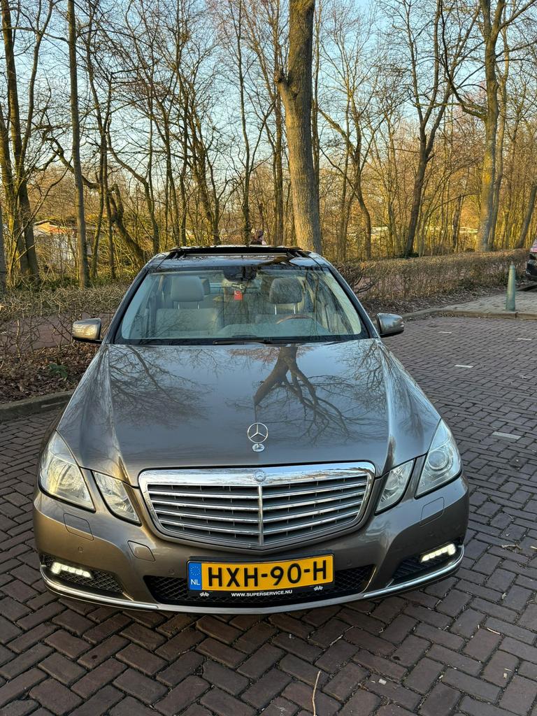 Mercedes-Benz E-Klasse 3.5 E350 CGI Sedan AUT 2008 Grijs, Auto's, Automaat, Achterwielaandrijving, Beige, Overige kleuren