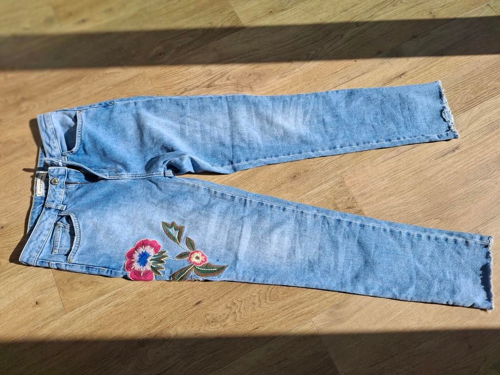 Pimkie jeans met bloemenborduursel - maat 34/36, Kleding | Dames, Spijkerbroeken en Jeans, Blauw, Ophalen of Verzenden, Pimkie