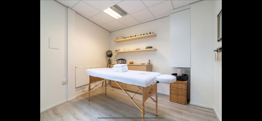 Massagetafel wit – inklapbaar + 2 hoezen, Ophalen, Gebruikt, Massagetafel