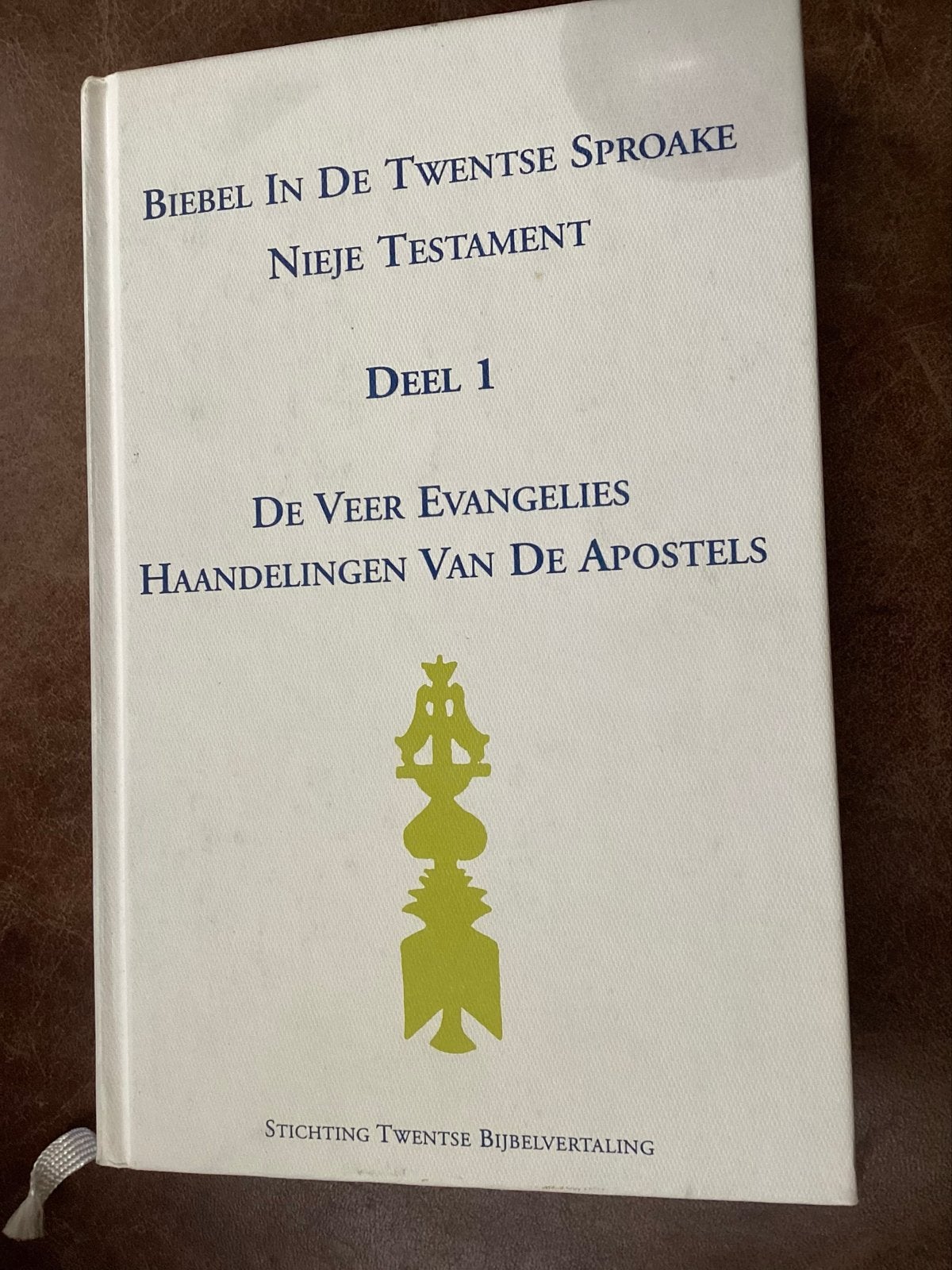 Biebel in de Twentse Sproake - Nieje Testament Deel 1, Ophalen of Verzenden, Zo goed als nieuw, Christendom | Protestants