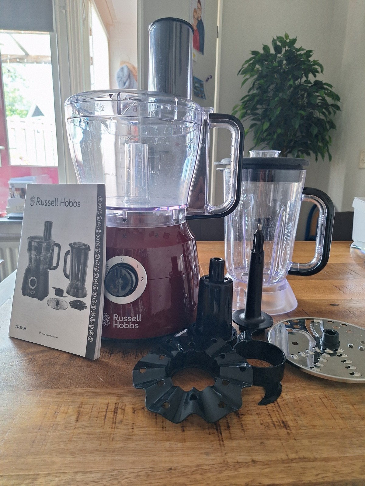 Russel Hobbs keukenmachine, 4 liter of meer, Ophalen, Zo goed als nieuw, 3 snelheden of meer