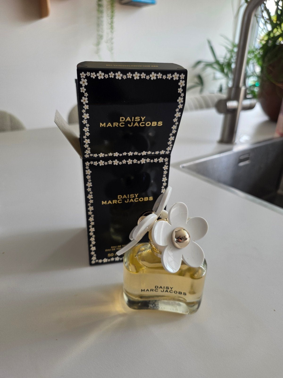 Marc Jacobs Daisy eau de toilette 50ml, Ophalen of Verzenden, Nieuw