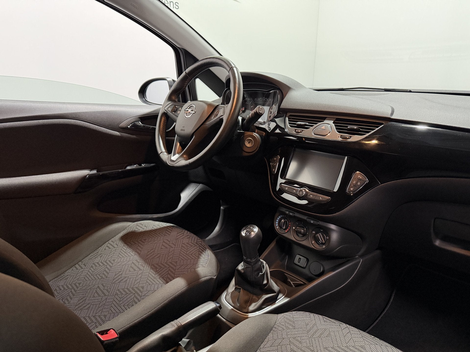 Opel Corsa E 1.4 - Carplay / Camera / Stoel+stuur verw., Auto's, Voorwielaandrijving, 101 pk, Gebruikt, Euro 6