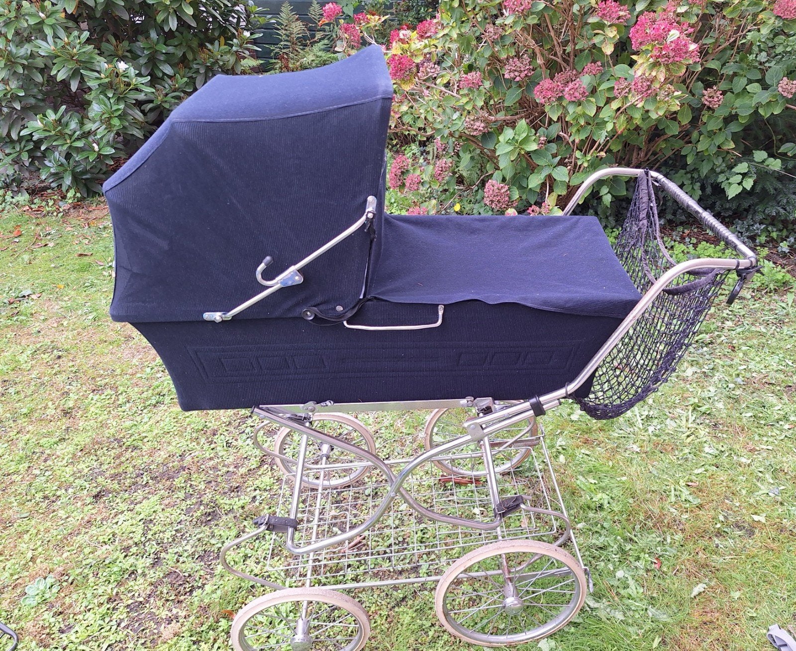 Foto 6 van Vintage Kinderwagen met Parasol en Zitje - Klassiek Design